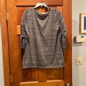 Loft top black speckled with strings